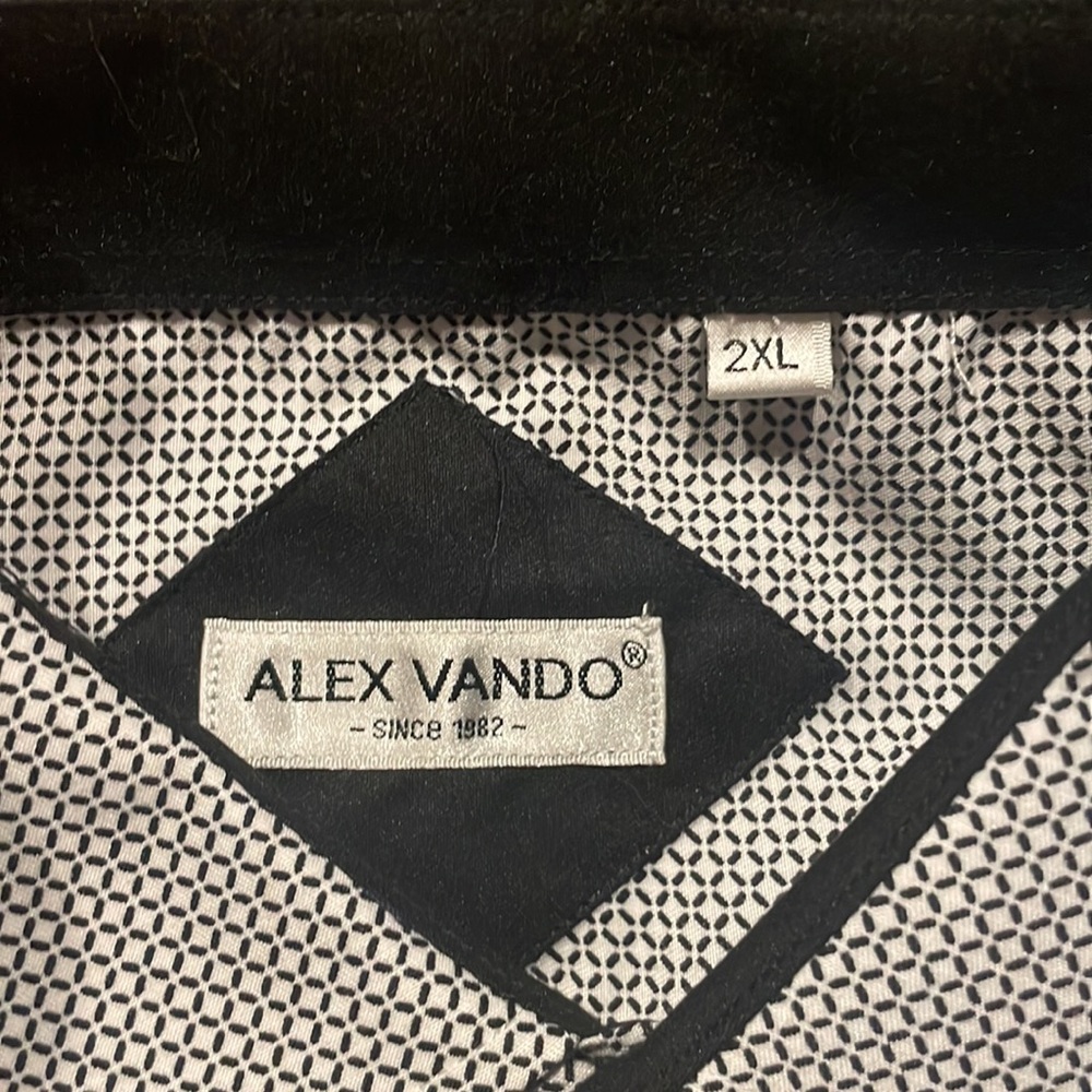 Mens 2XL Alex Vando button down shirt. Black and white